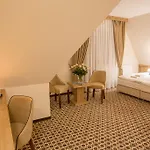 Borowy Dwór- Biznes, Spa&fun Alojamento de Acomodação e Pequeno-almoço