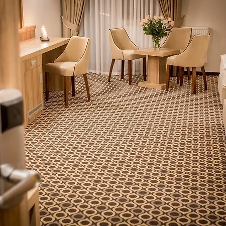 فندق مبيت وإفطار Borowy Dwor- Biznes, & Fun 3*